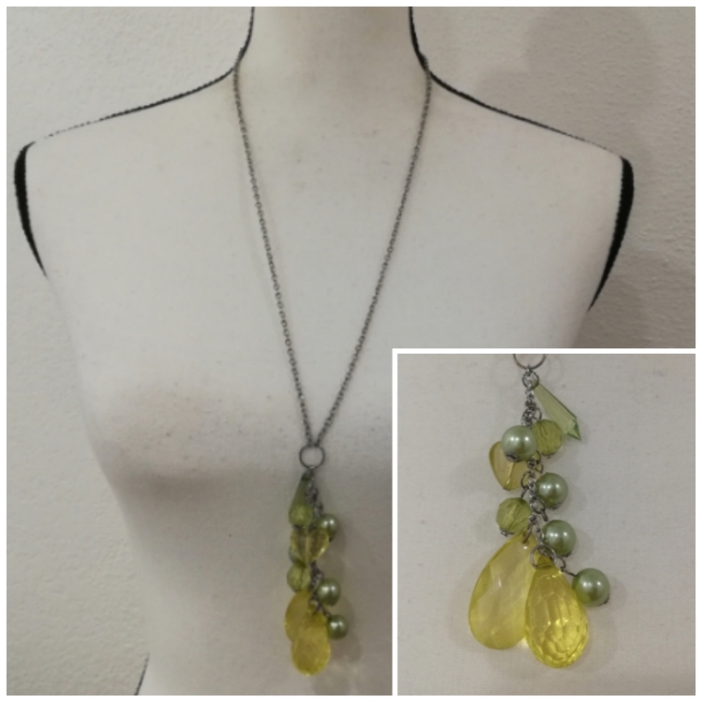Green and Citrine Chartreuse Colored Cluster Beads Pendant Silver Tone Necklace